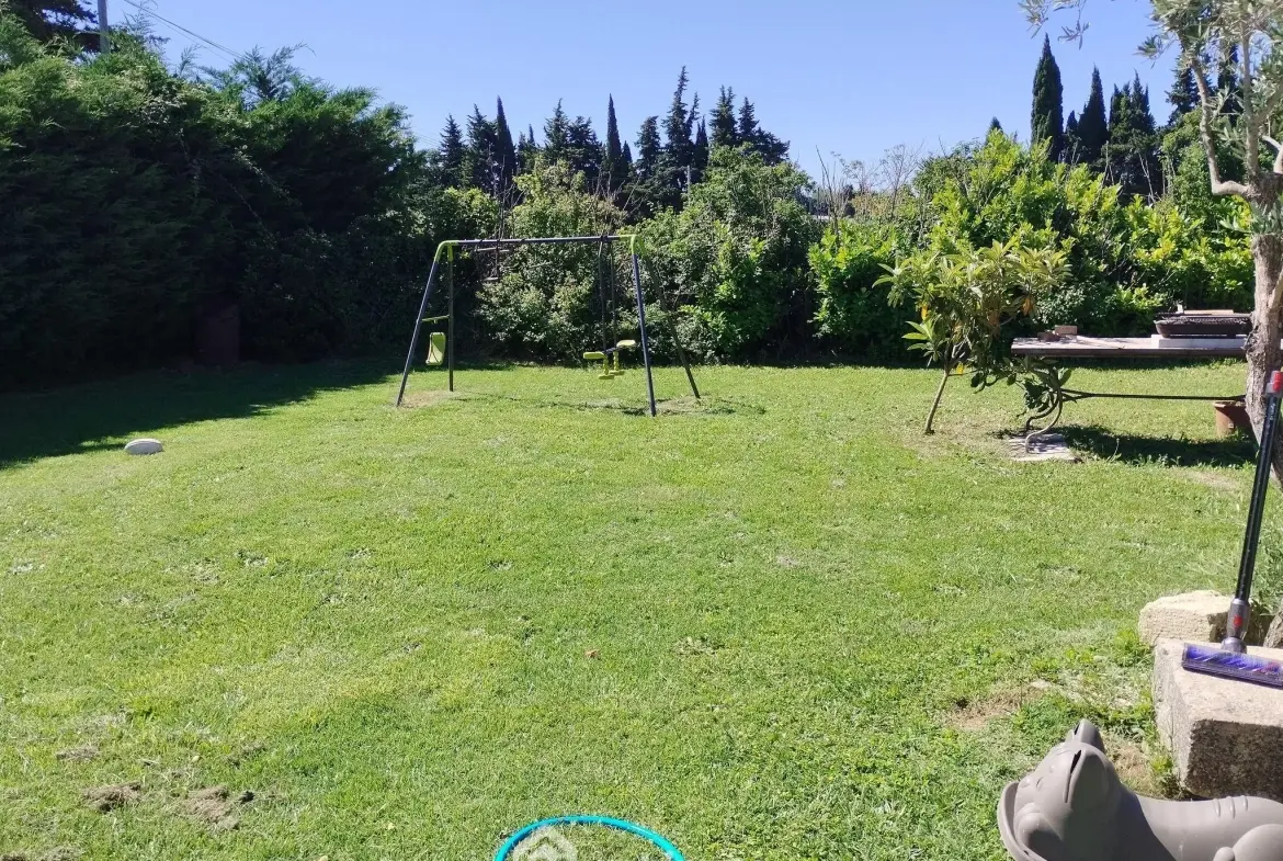 Maison indépendante avec terrain à Aubignan, 87m², chalet, panneaux solaires - Opportunité rare 