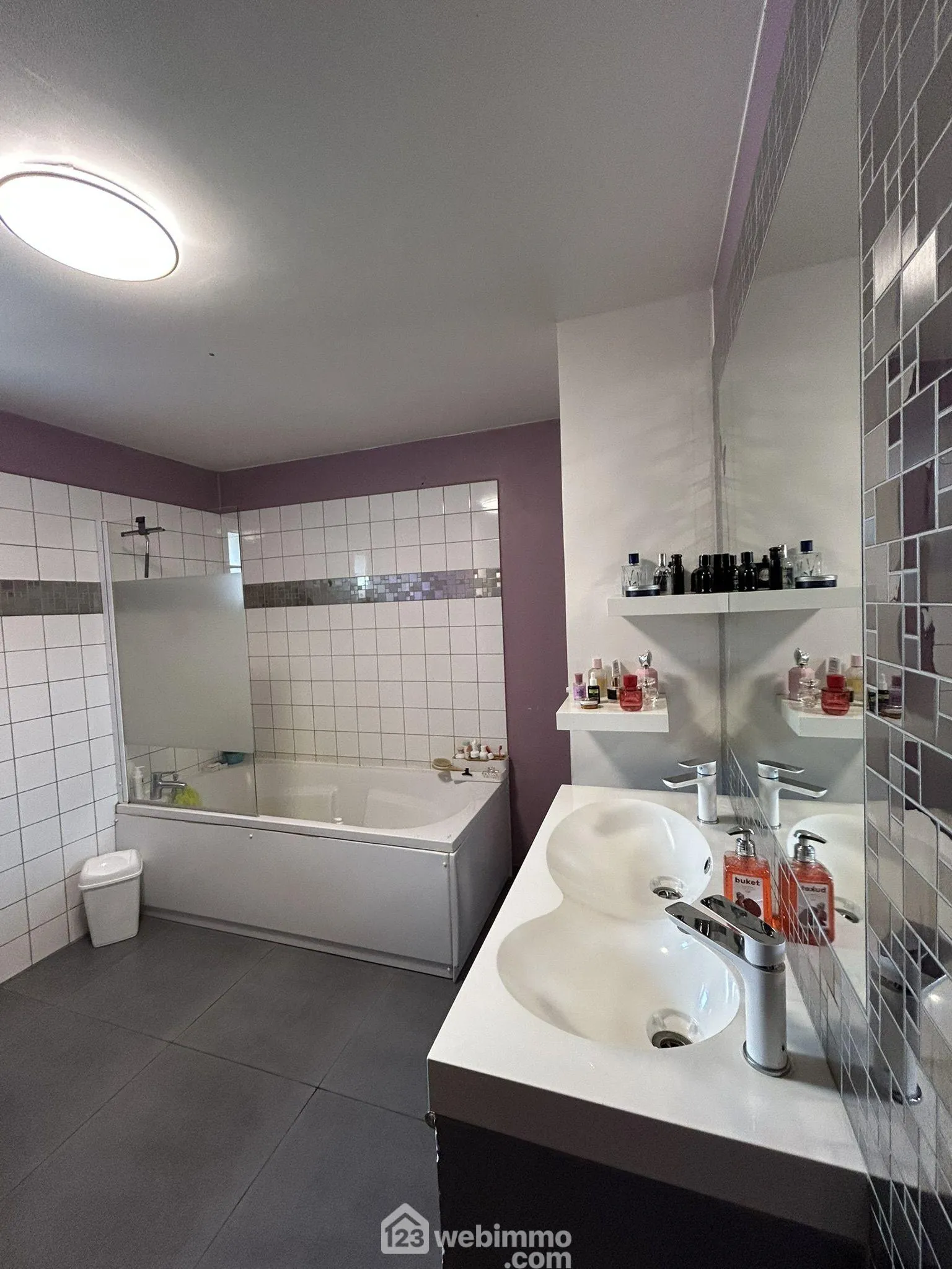 Maison indépendante avec terrain à Aubignan, 87m², chalet, panneaux solaires - Opportunité rare 