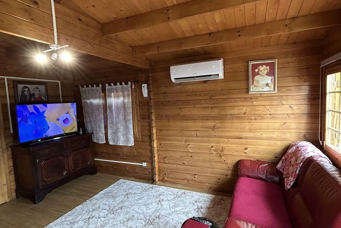 Maison indépendante avec terrain à Aubignan, 87m², chalet, panneaux solaires - Opportunité rare 