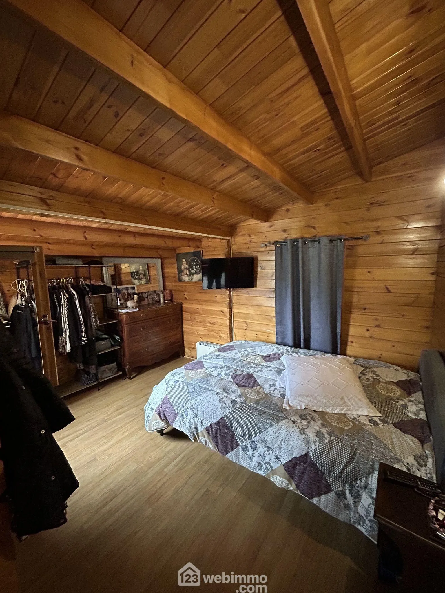 Maison indépendante avec terrain à Aubignan, 87m², chalet, panneaux solaires - Opportunité rare 