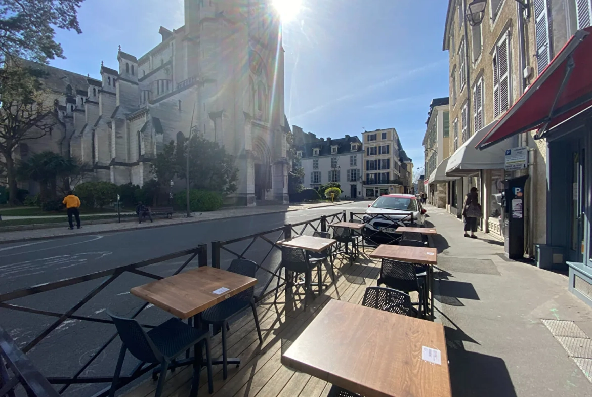 Mur commercial occupé à Pau, centre historique, bail 2021 avec reprise en 2024 