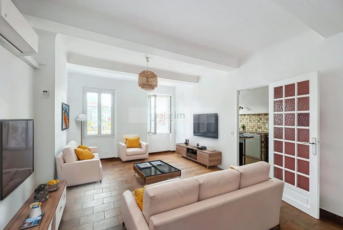 Appartement traversant de 69 m² avec vue sur le port à La Seyne-sur-Mer 