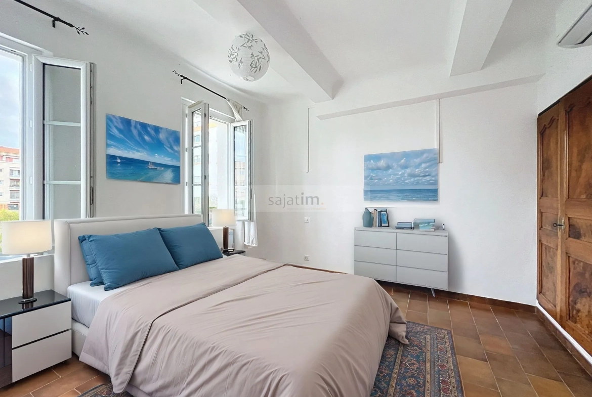 Appartement traversant de 69 m² avec vue sur le port à La Seyne-sur-Mer 