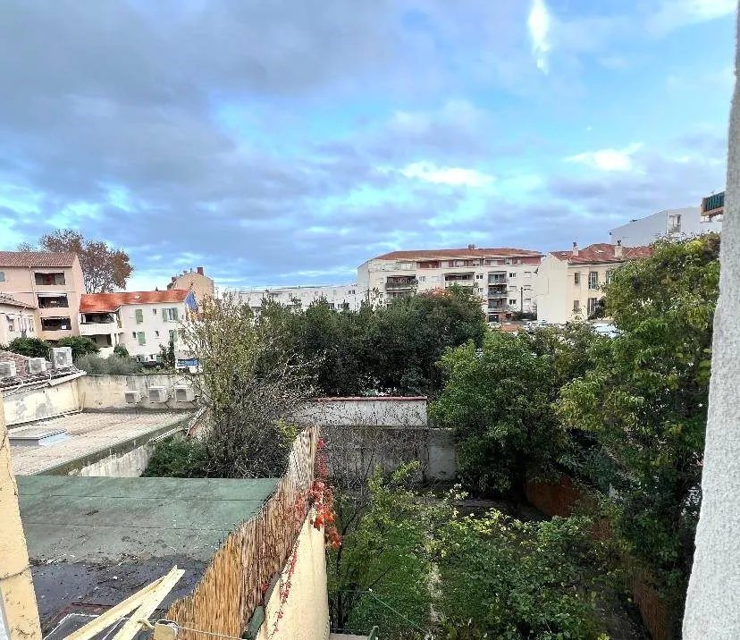 Appartement traversant de 69 m² avec vue sur le port à La Seyne-sur-Mer 