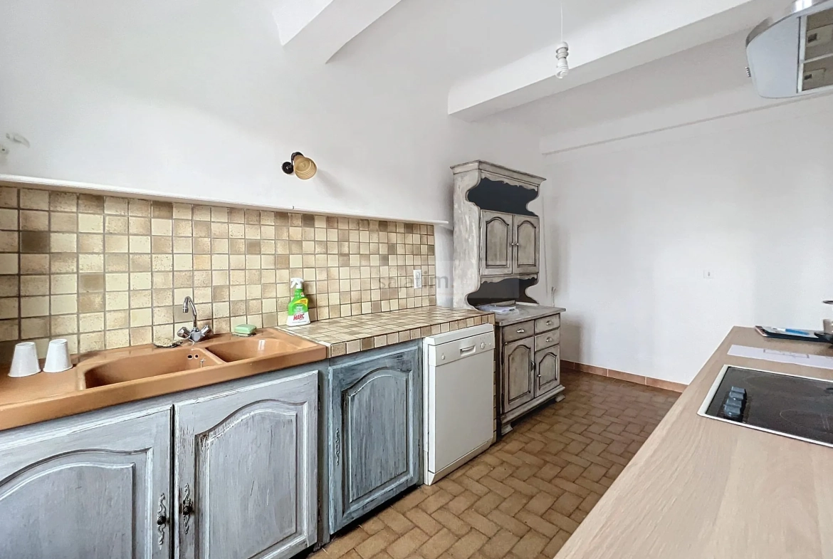 Appartement traversant de 69 m² avec vue sur le port à La Seyne-sur-Mer 
