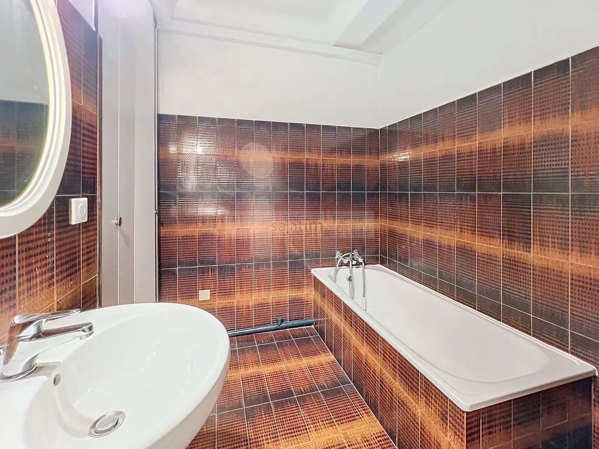 Appartement traversant de 69 m² avec vue sur le port à La Seyne-sur-Mer 