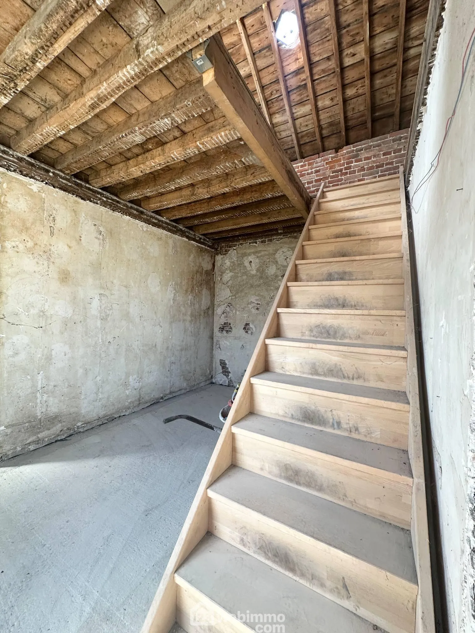 Maison à Rénover de 135 m² à Athies-sous-Laon avec Grand Potentiel 