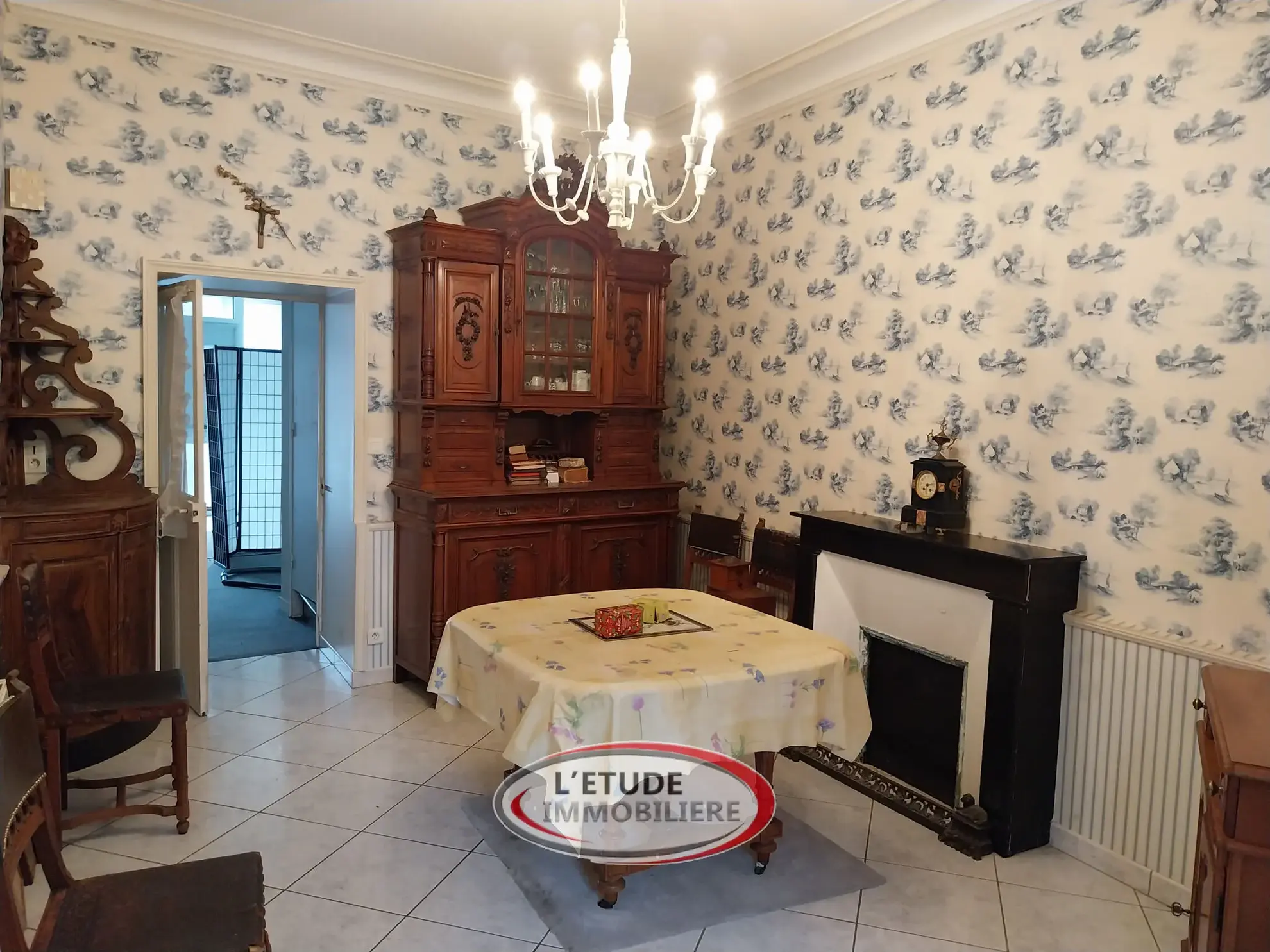 Maison ancienne de charme à Machecoul avec dépendances et espace intérieur généreux 