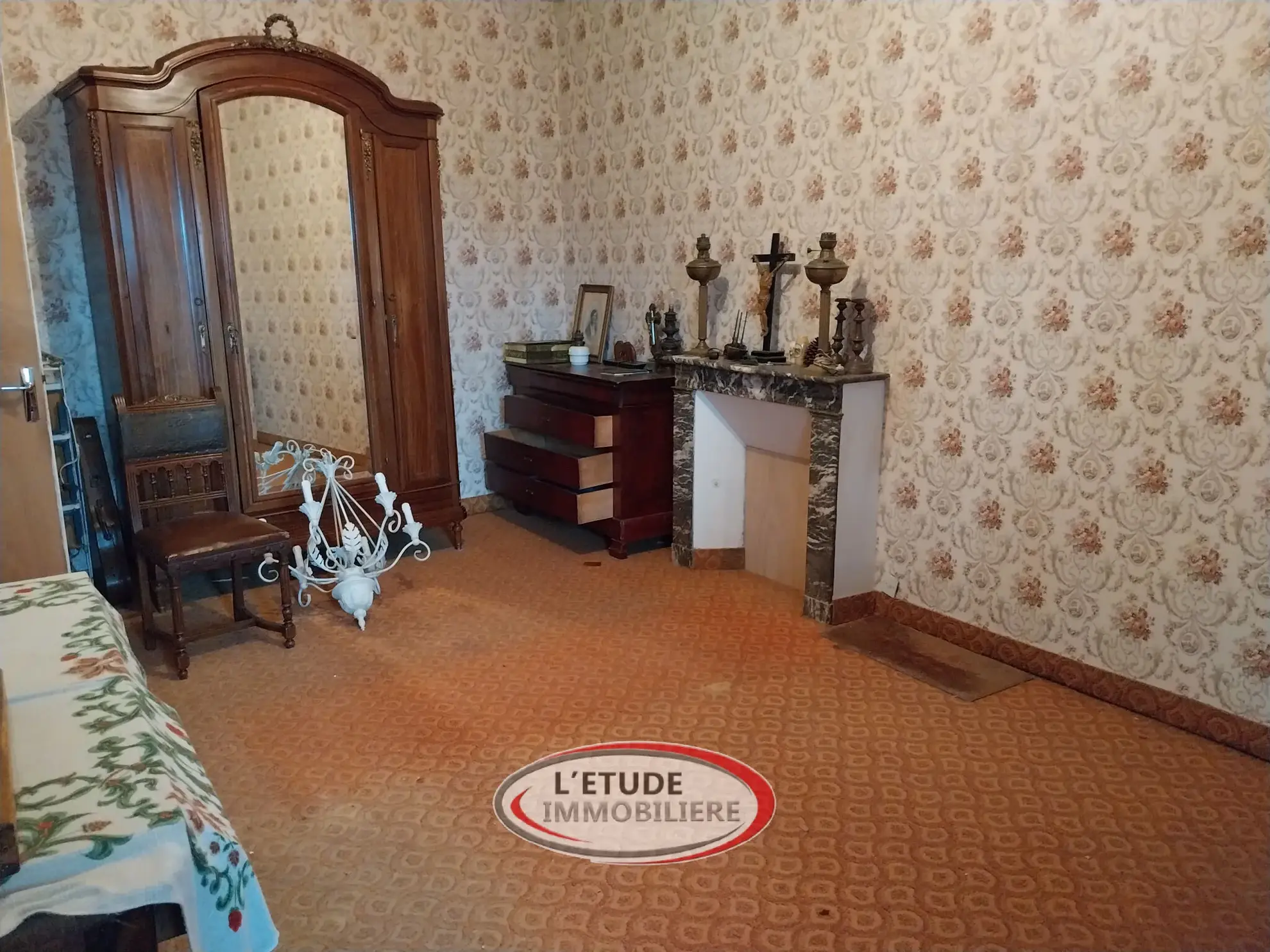 Maison ancienne de charme à Machecoul avec dépendances et espace intérieur généreux 