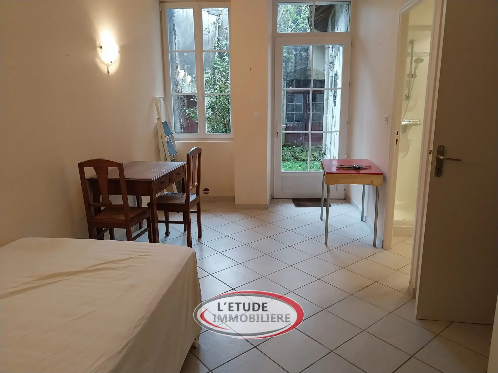 Maison ancienne de charme à Machecoul avec dépendances et espace intérieur généreux 