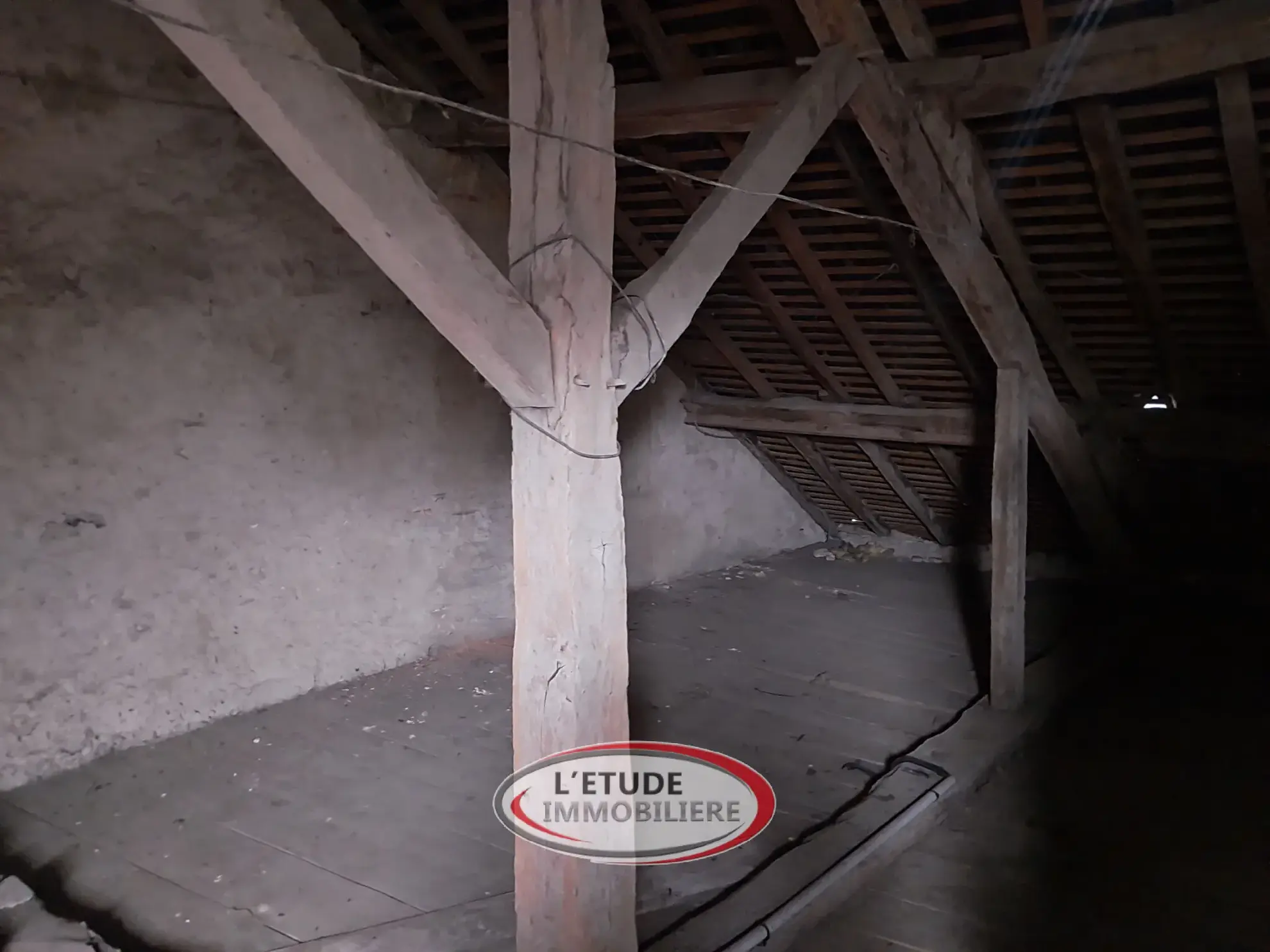 Maison ancienne de charme à Machecoul avec dépendances et espace intérieur généreux 