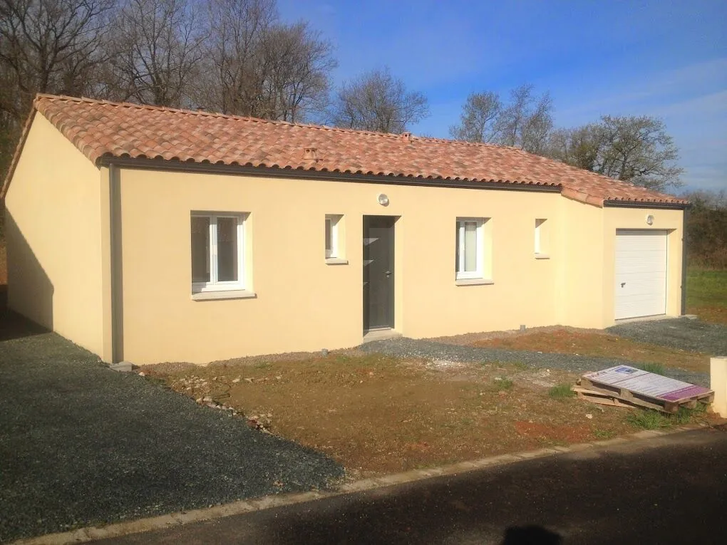 Maison neuve de 3 chambres avec garage et jardin à Loupiac 