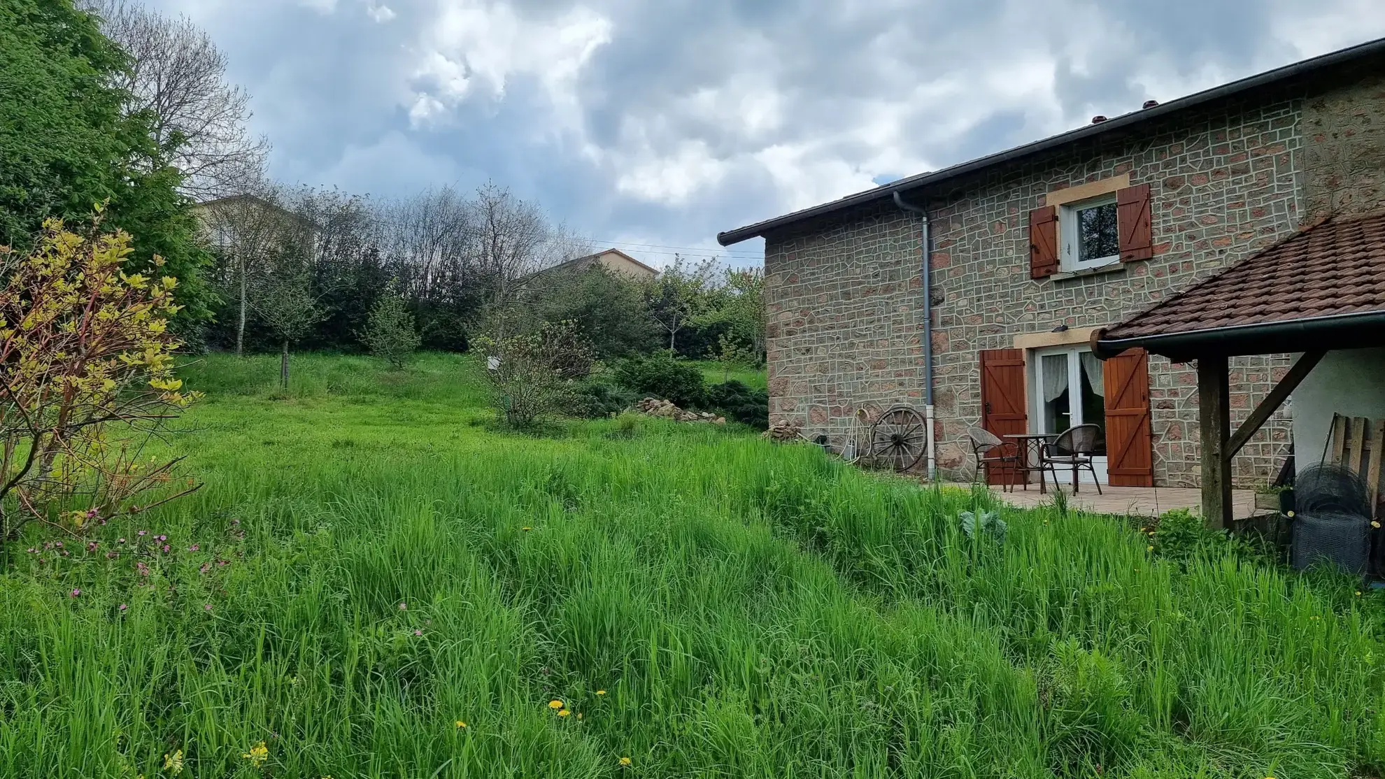 Magnifique maison en pierre avec grand potentiel à La Ville 69470 