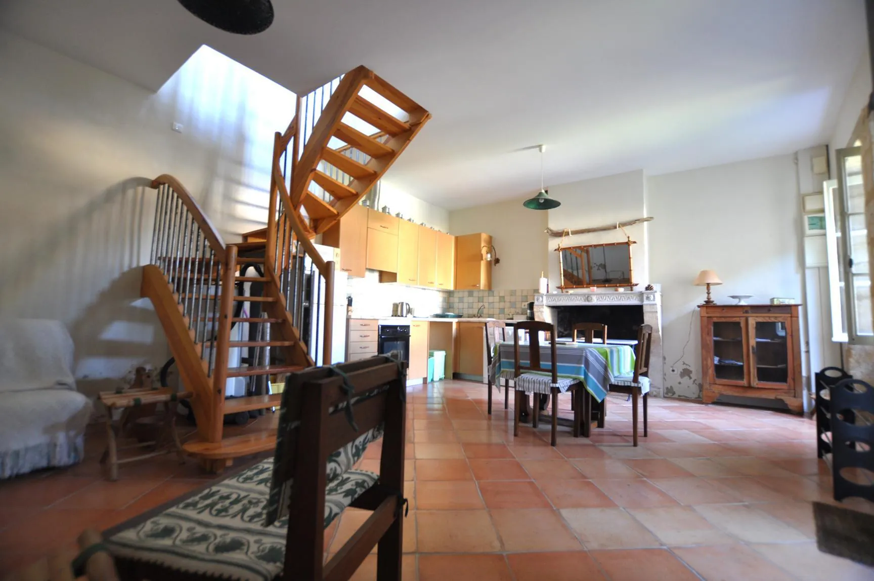 Maison girondine rénovée avec dépendance et cour à Rions 