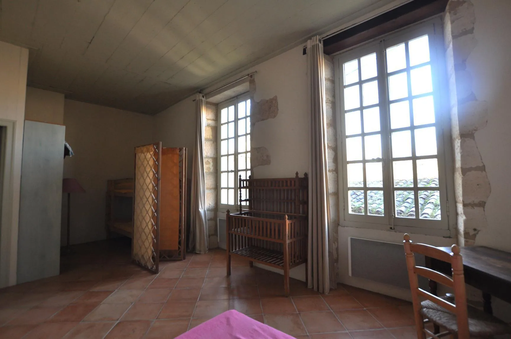 Maison girondine rénovée avec dépendance et cour à Rions 