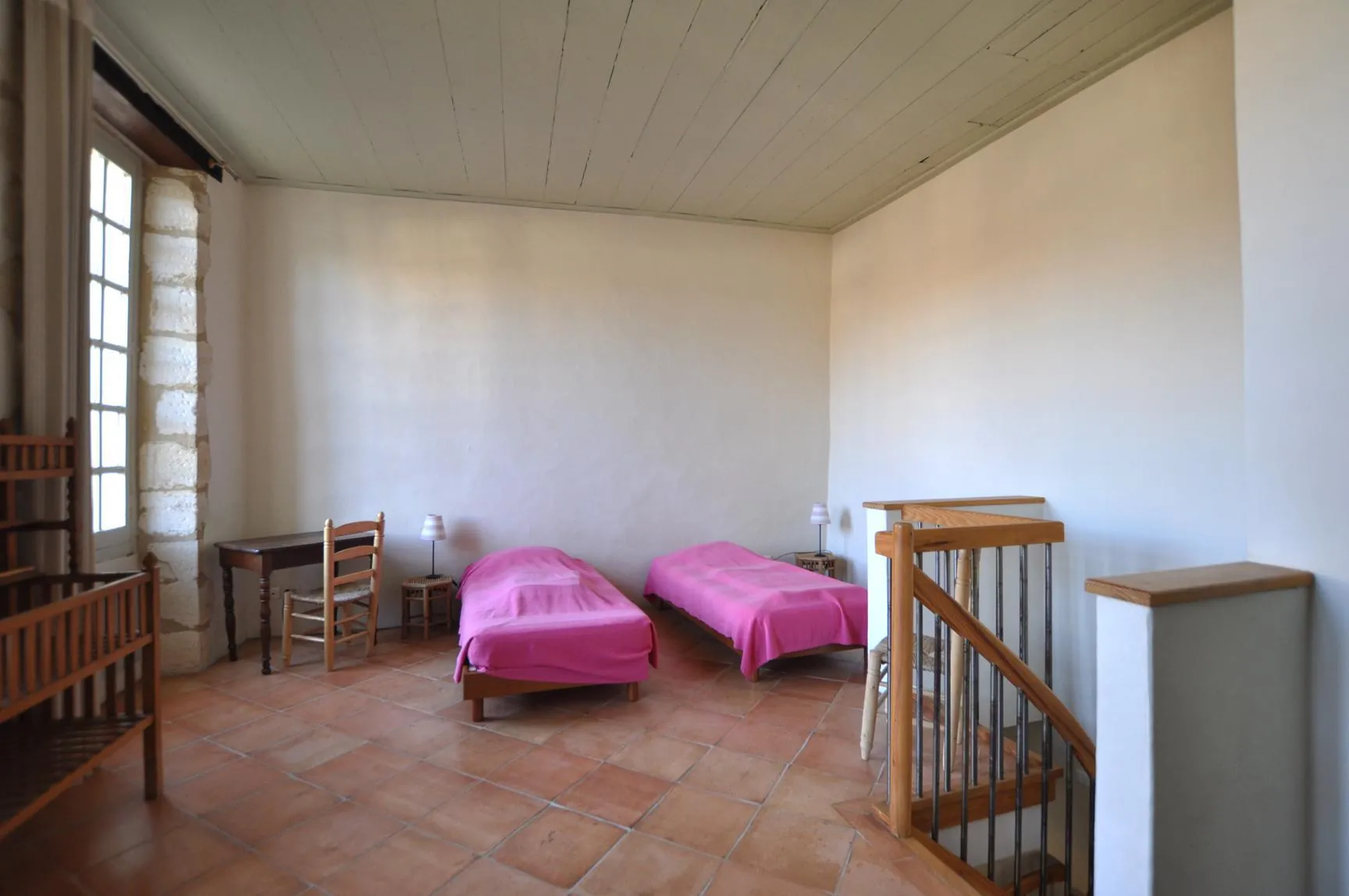 Maison girondine rénovée avec dépendance et cour à Rions 