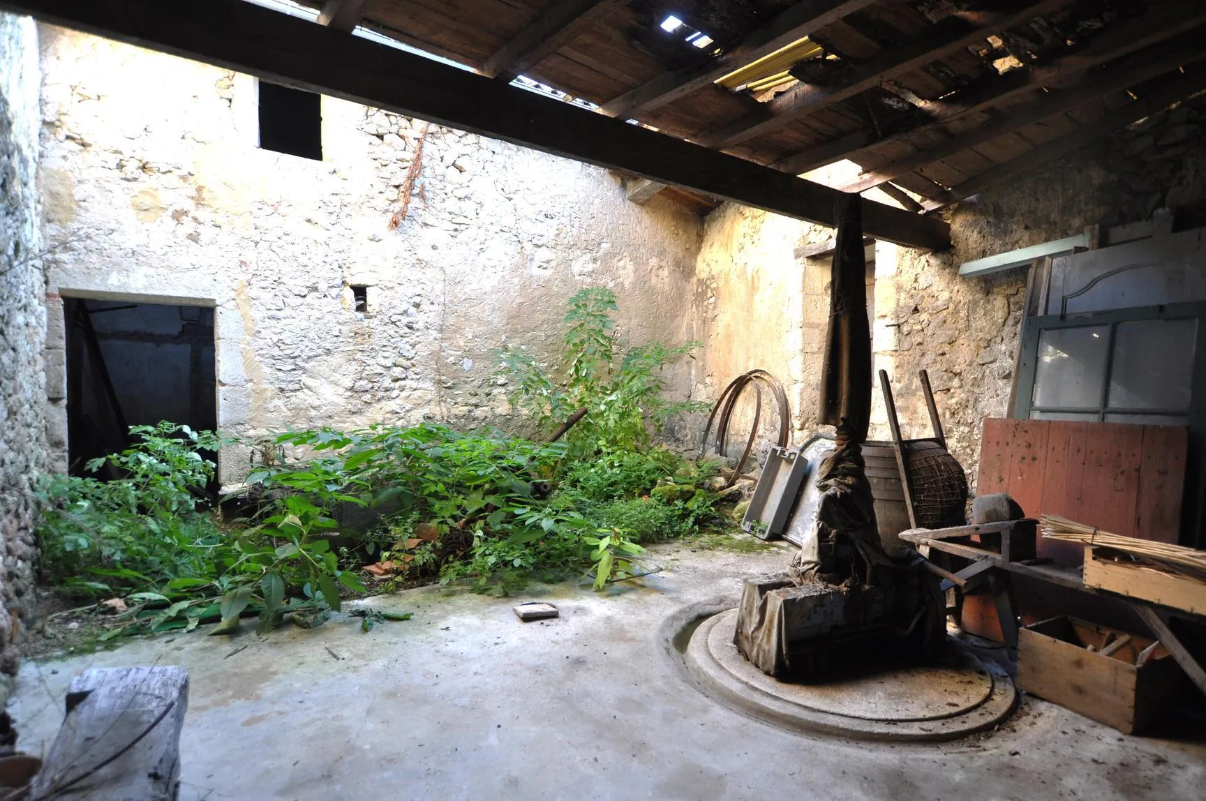 Maison girondine rénovée avec dépendance et cour à Rions 