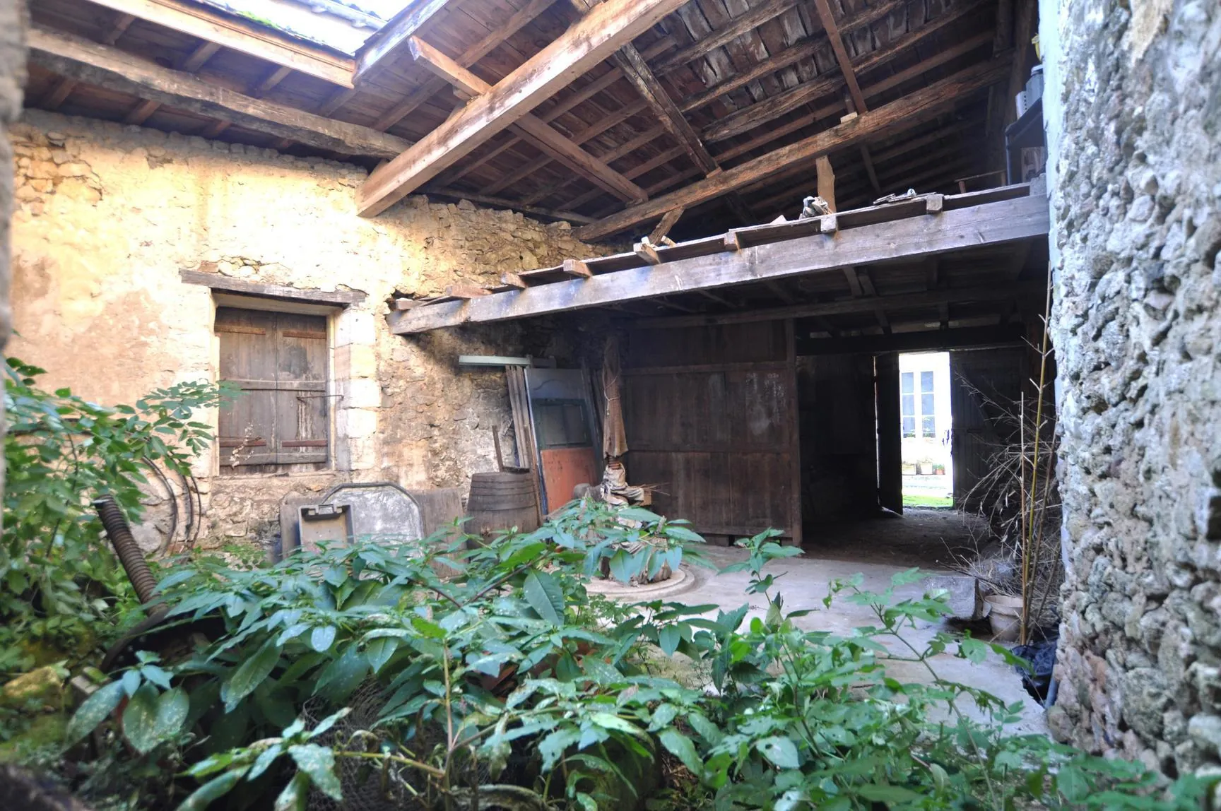 Maison girondine rénovée avec dépendance et cour à Rions 
