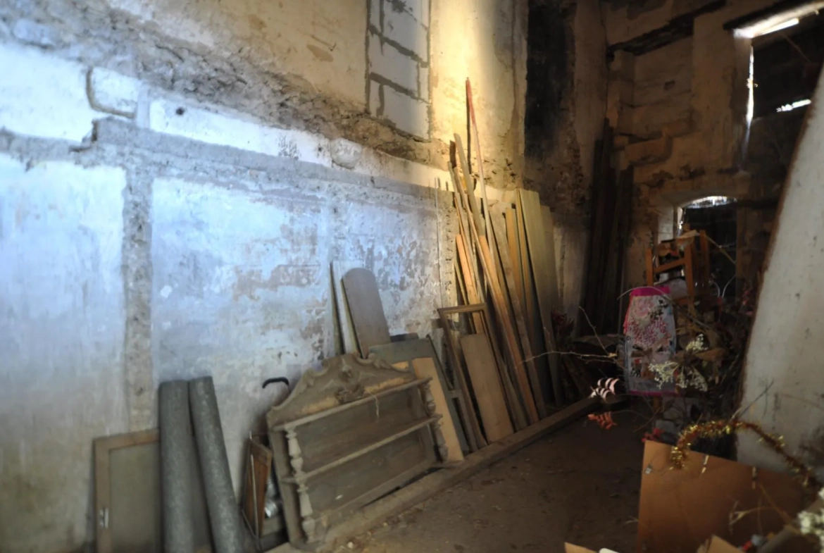 Maison girondine rénovée avec dépendance et cour à Rions 