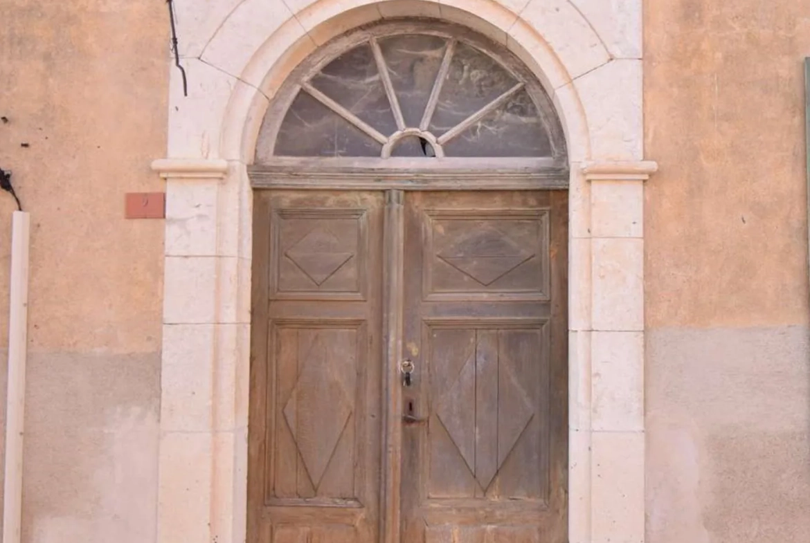 Maison de village à rénover de 260 m² avec jardin proche de Gaillac 