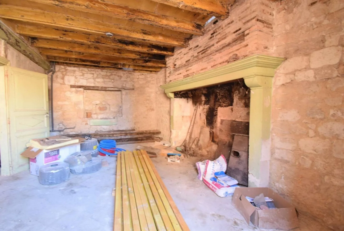 Maison de village à rénover de 260 m² avec jardin proche de Gaillac 