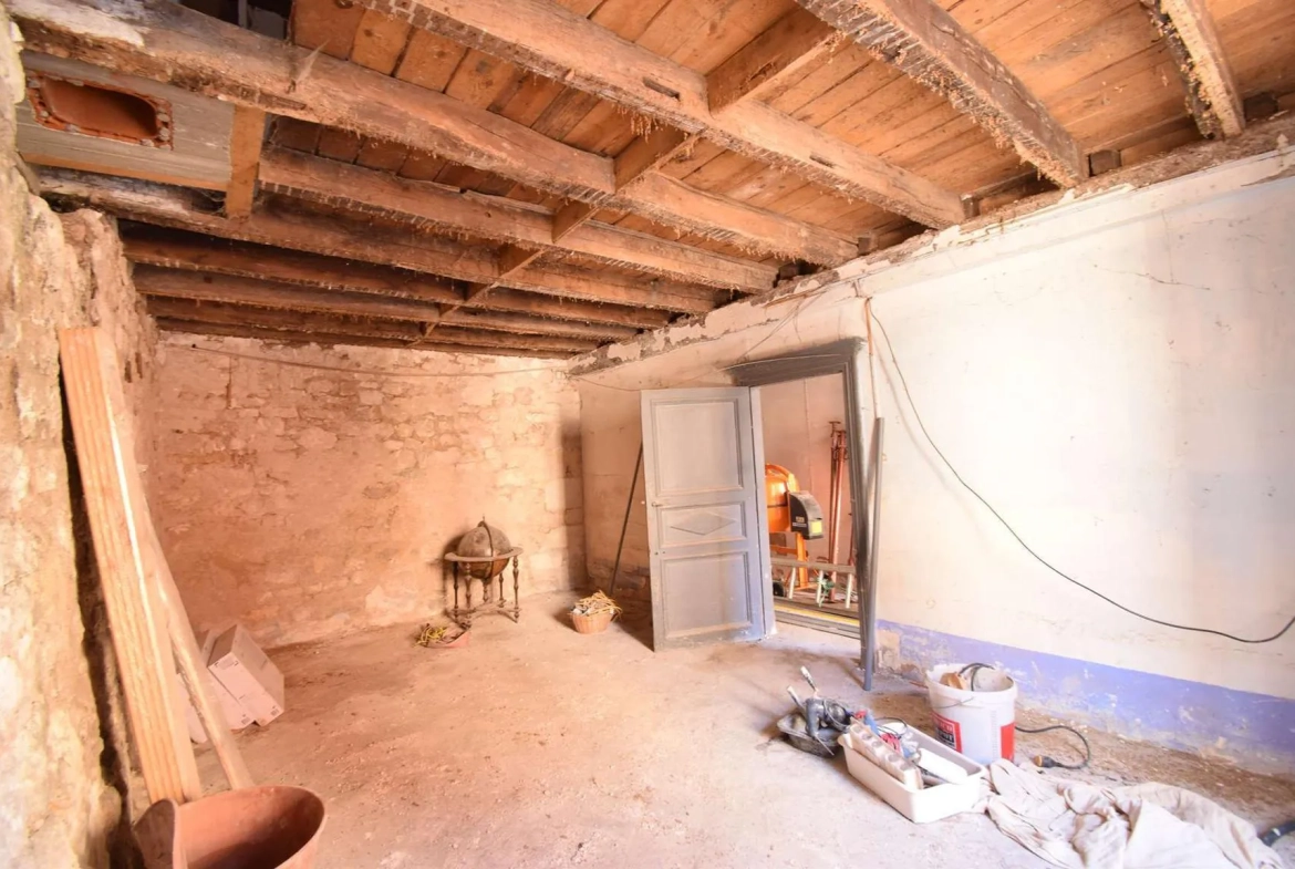 Maison de village à rénover de 260 m² avec jardin proche de Gaillac 