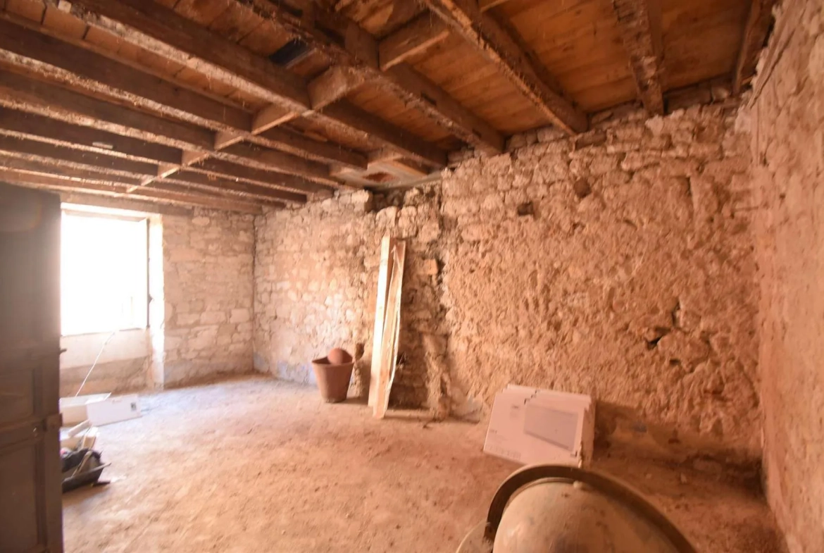 Maison de village à rénover de 260 m² avec jardin proche de Gaillac 