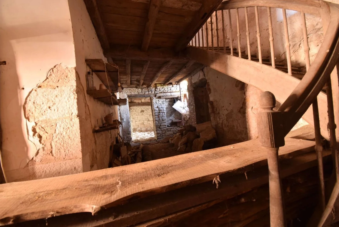 Maison de village à rénover de 260 m² avec jardin proche de Gaillac 
