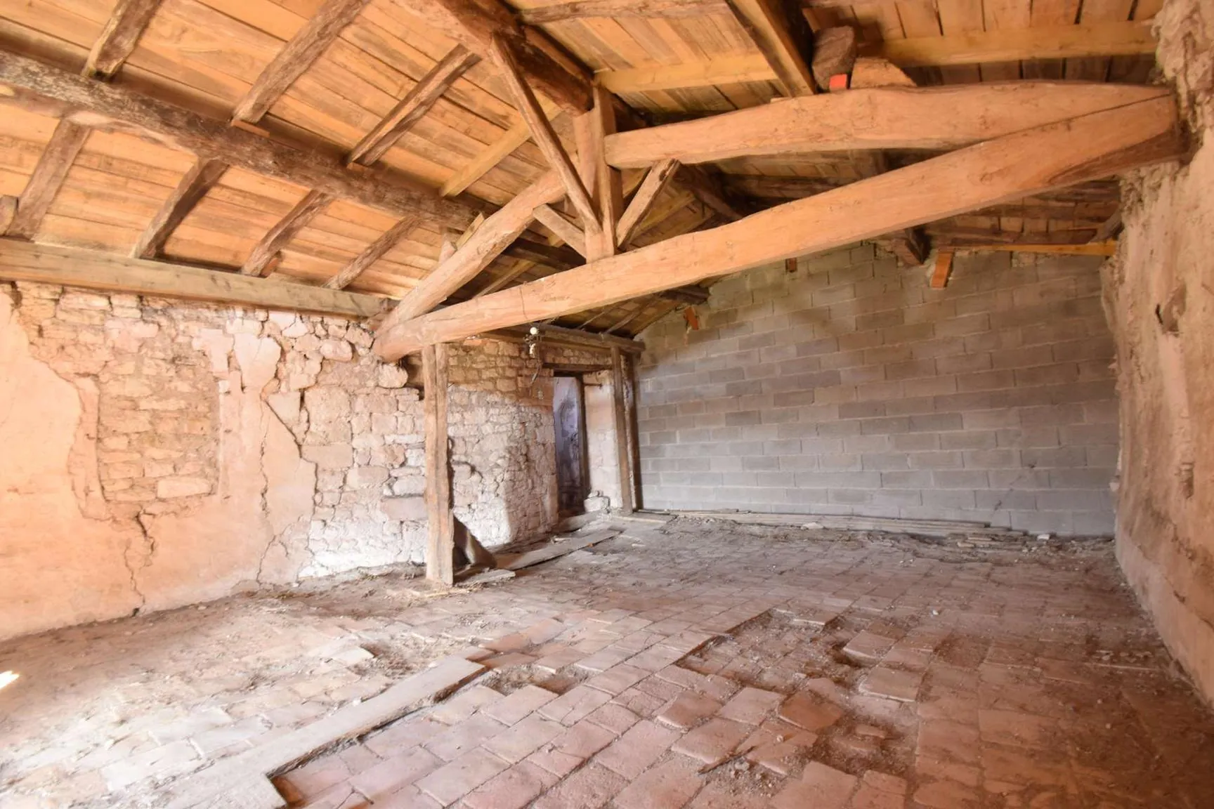 Maison de village à rénover de 260 m² avec jardin proche de Gaillac 