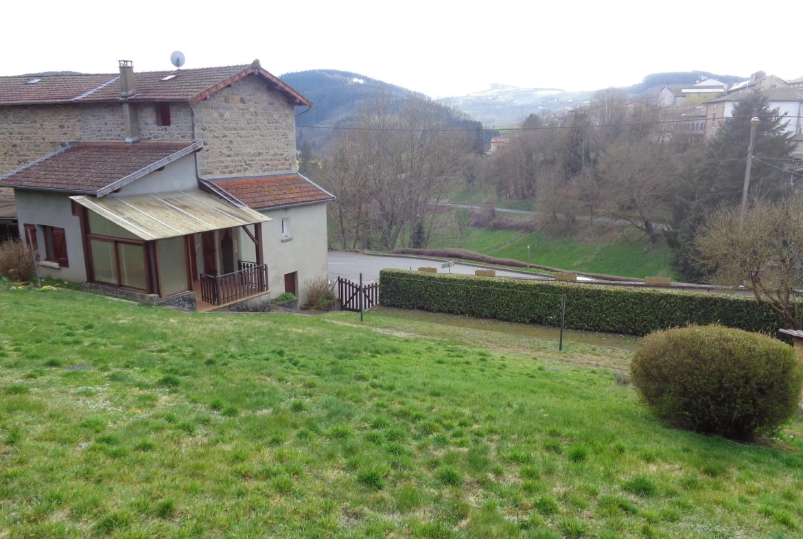 Maison à vendre à Grandris avec jardin, terrasse, garage et performance énergétique G 