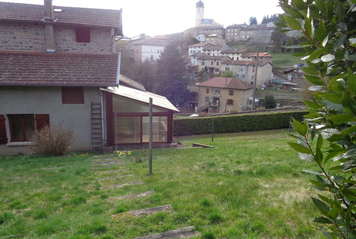 Maison à vendre à Grandris avec jardin, terrasse, garage et performance énergétique G 