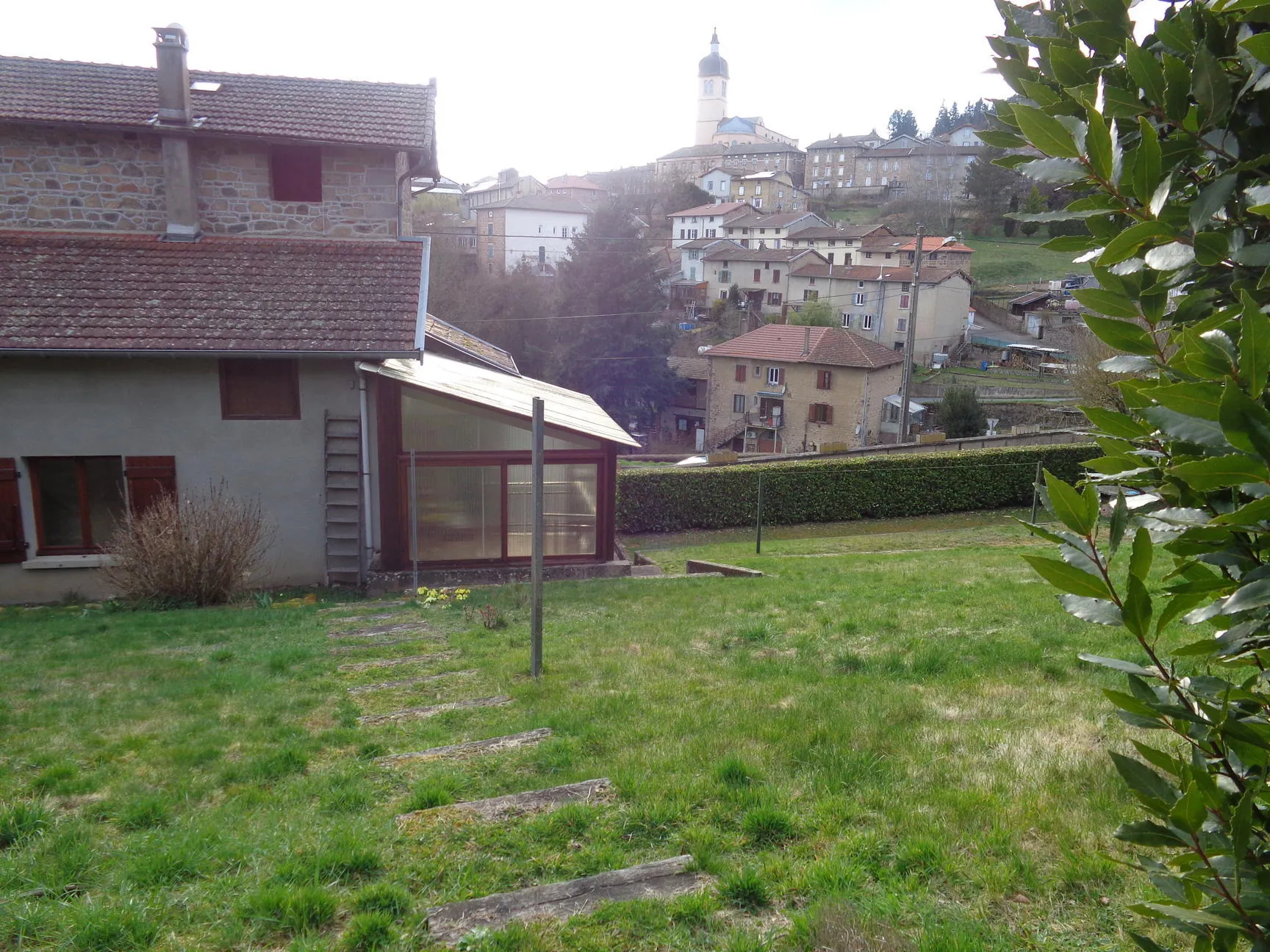 Maison à vendre à Grandris avec jardin, terrasse, garage et performance énergétique G 