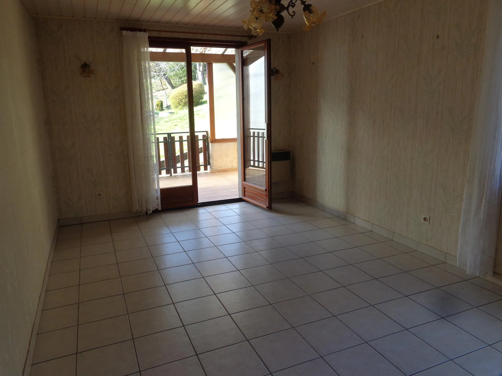 Maison à vendre à Grandris avec jardin, terrasse, garage et performance énergétique G 