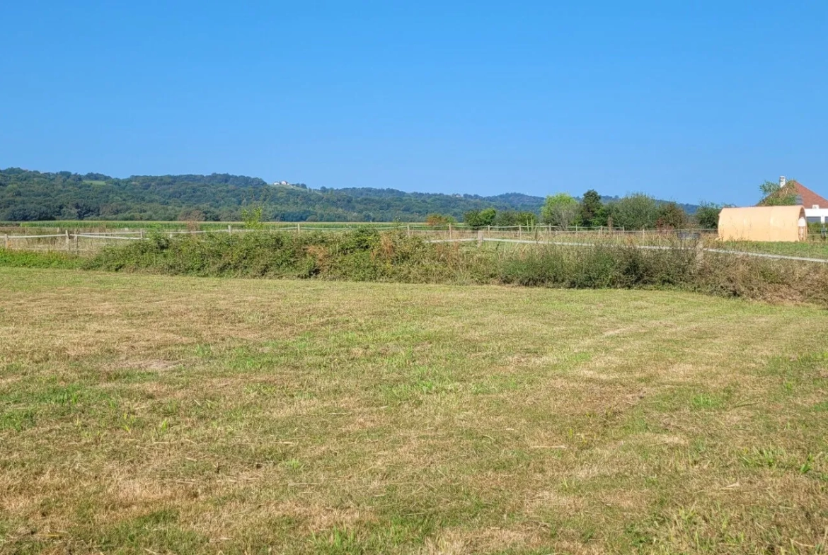 Terrain constructible de 1408 m² à Maslacq, idéal pour projets résidentiels 