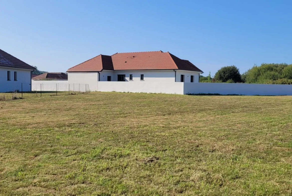 Terrain constructible de 1408 m² à Maslacq, idéal pour projets résidentiels 