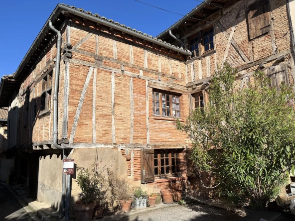 Magnifique maison de village du XVIe siècle à Gaillac avec terrasse et potentiel hôtel ou famille