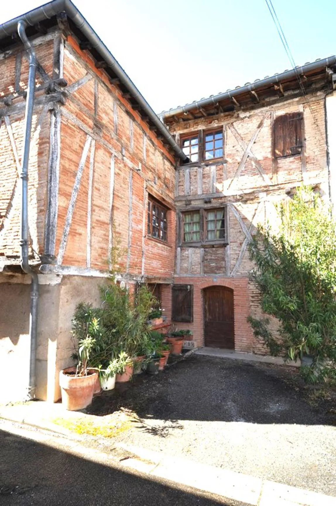 Magnifique maison de village du XVIe siècle à Gaillac avec terrasse et potentiel hôtel ou famille 