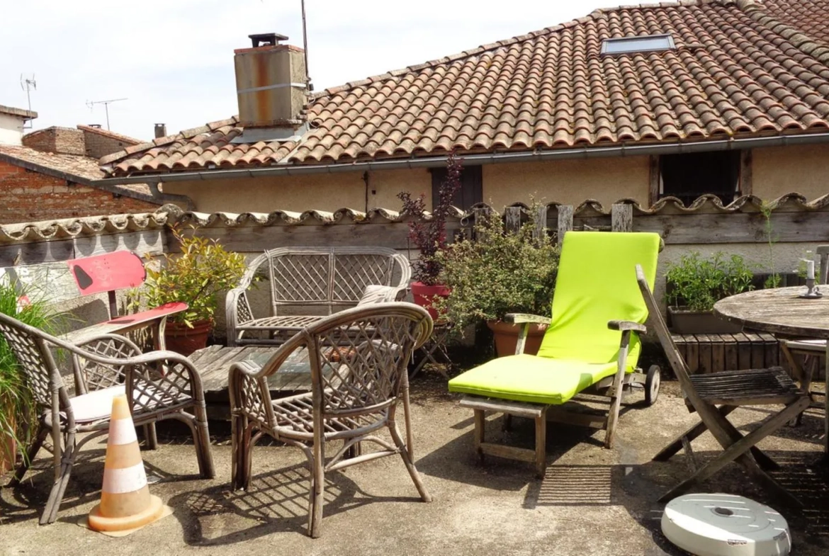 Magnifique maison de village du XVIe siècle à Gaillac avec terrasse et potentiel hôtel ou famille 