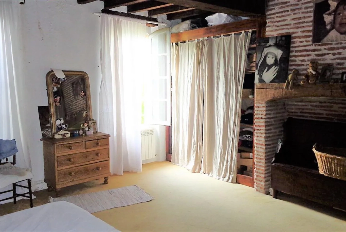 Magnifique maison de village du XVIe siècle à Gaillac avec terrasse et potentiel hôtel ou famille 
