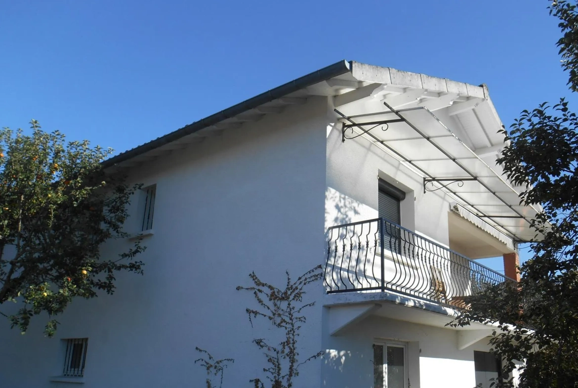 Maison de village avec terrain arboré à Gaillac – proche commodités 