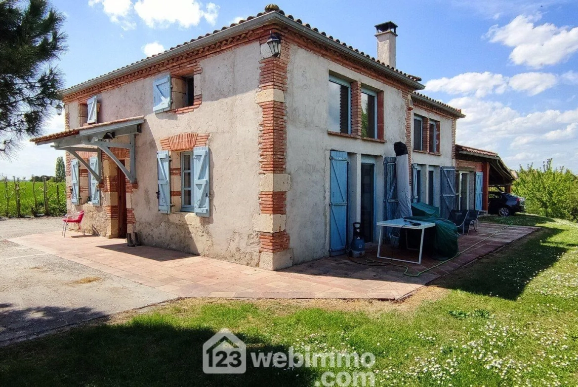 À vendre en viager occupé une maison de 155 m² à Auvillar (82) avec terrasse et garage 