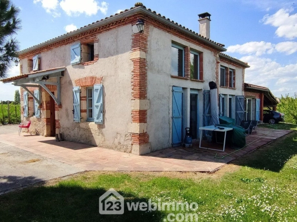 À vendre en viager occupé une maison de 155 m² à Auvillar (82) avec terrasse et garage