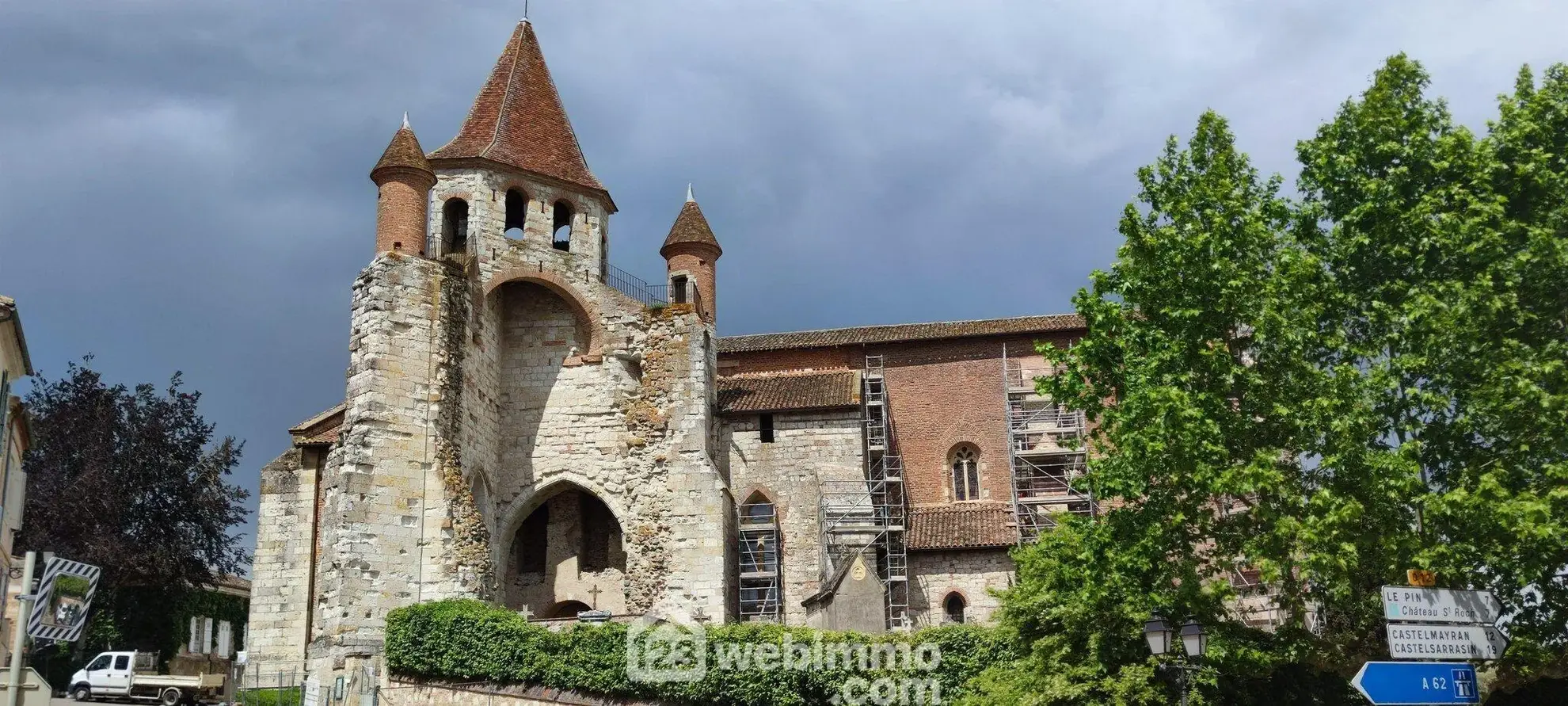 À vendre en viager occupé une maison de 155 m² à Auvillar (82) avec terrasse et garage 