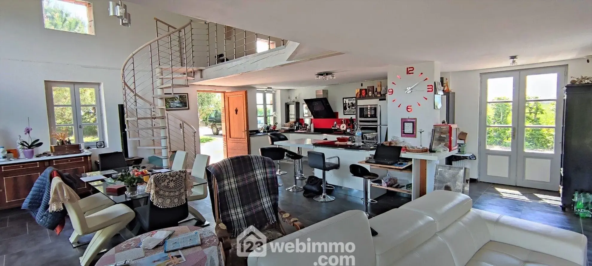 À vendre en viager occupé une maison de 155 m² à Auvillar (82) avec terrasse et garage 
