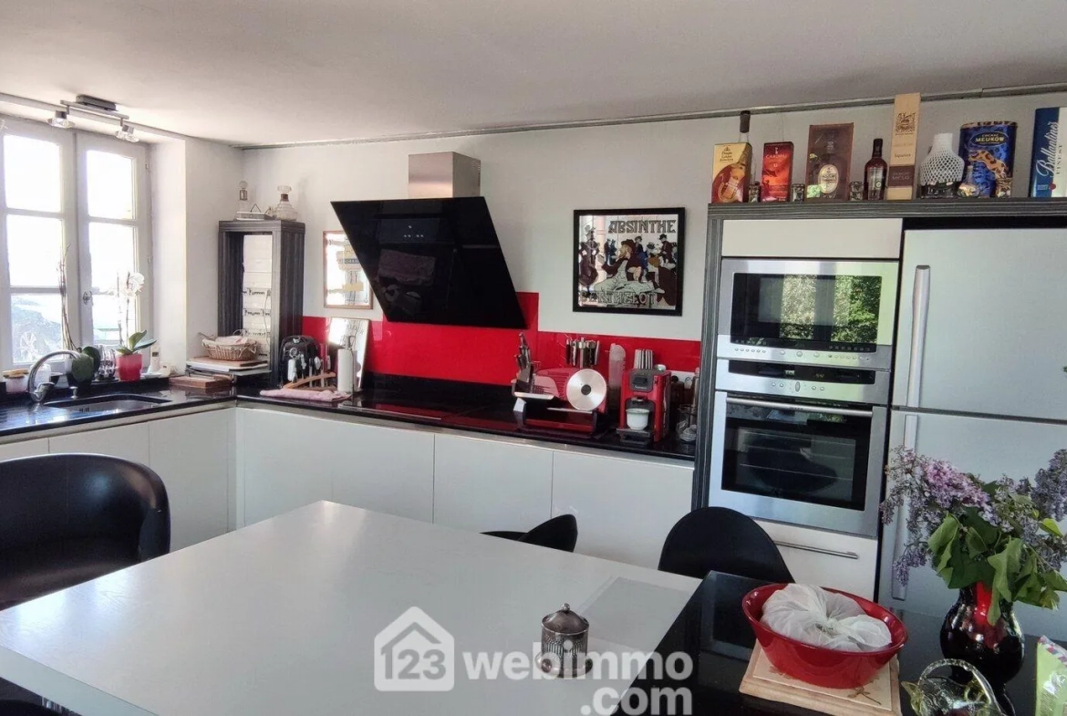 À vendre en viager occupé une maison de 155 m² à Auvillar (82) avec terrasse et garage 