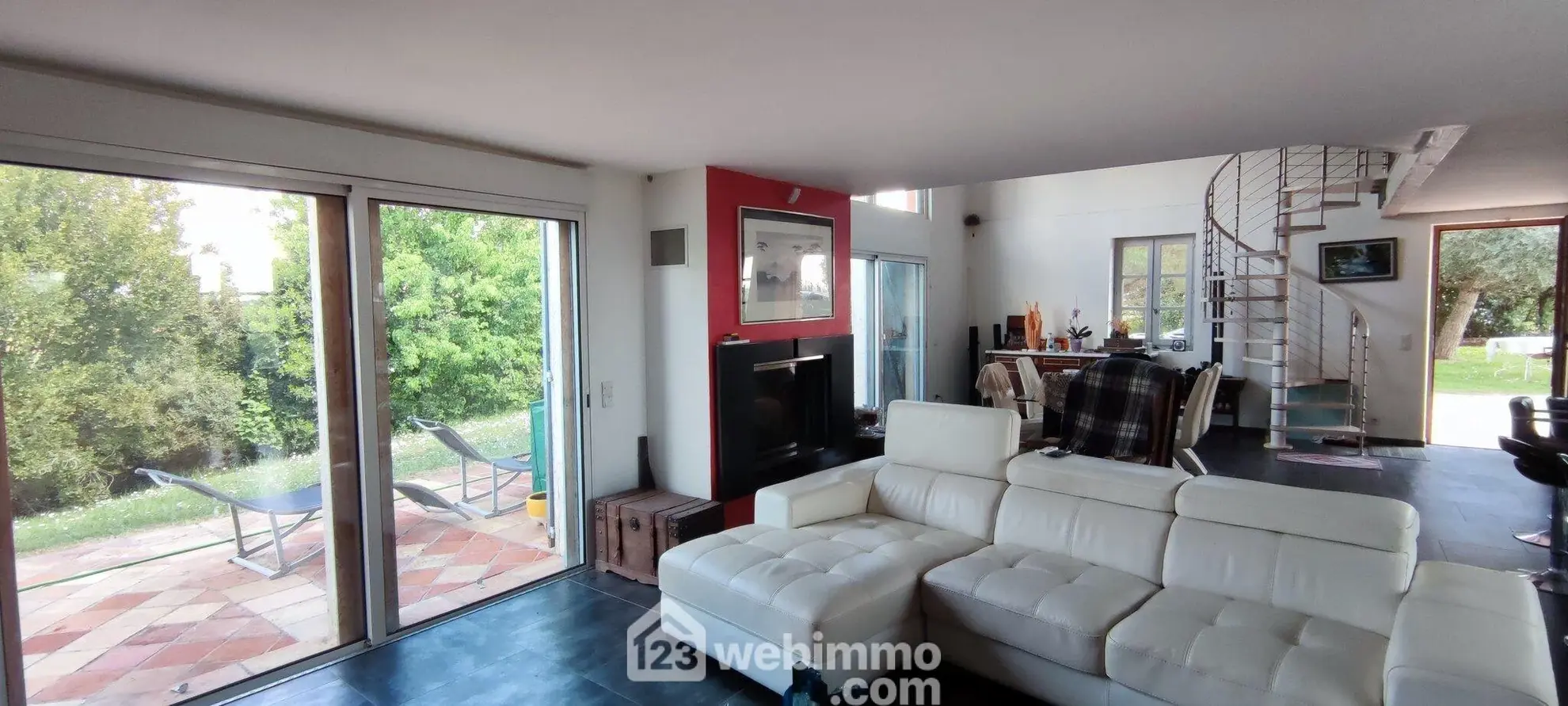 À vendre en viager occupé une maison de 155 m² à Auvillar (82) avec terrasse et garage 