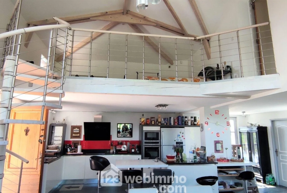 À vendre en viager occupé une maison de 155 m² à Auvillar (82) avec terrasse et garage 