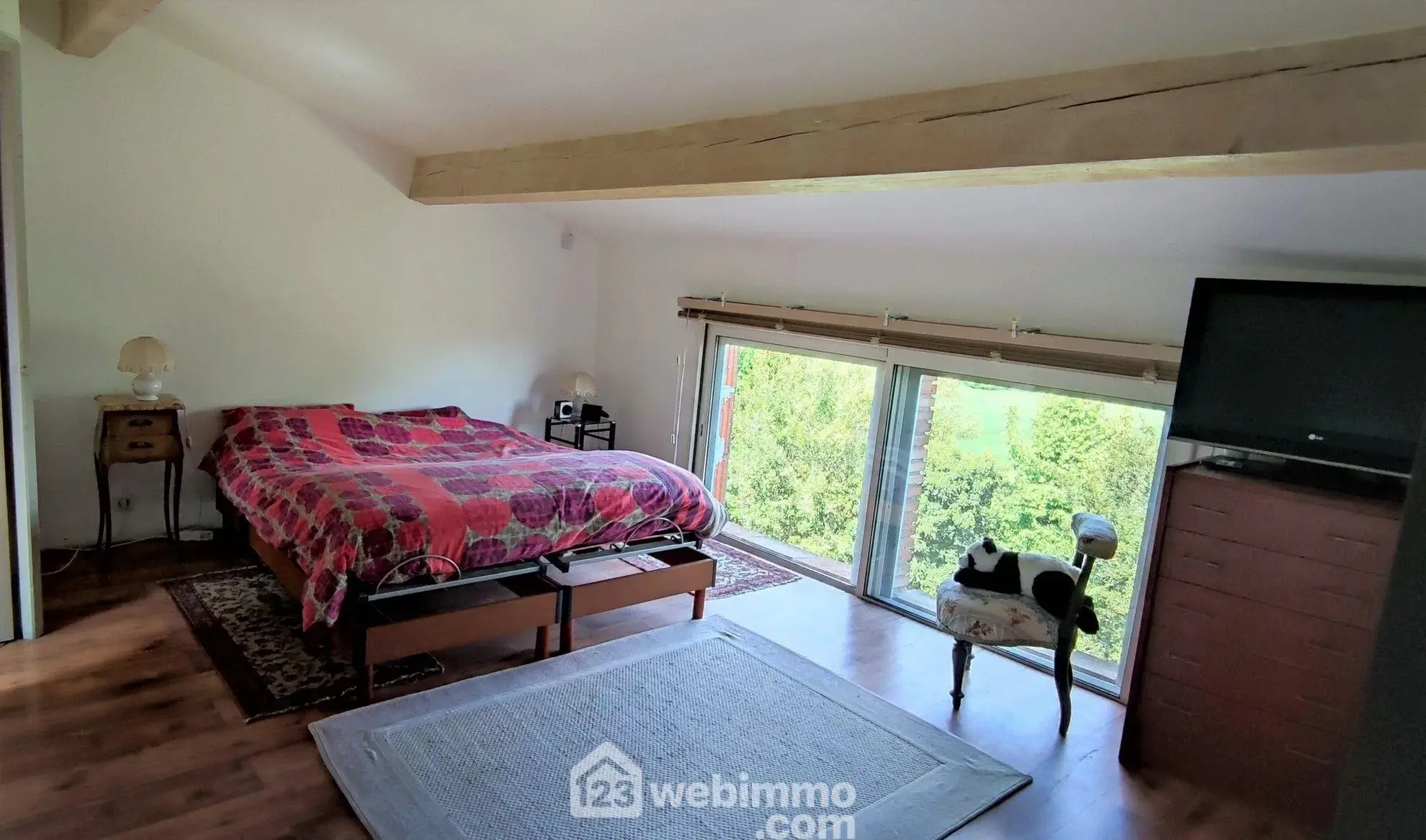 À vendre en viager occupé une maison de 155 m² à Auvillar (82) avec terrasse et garage 