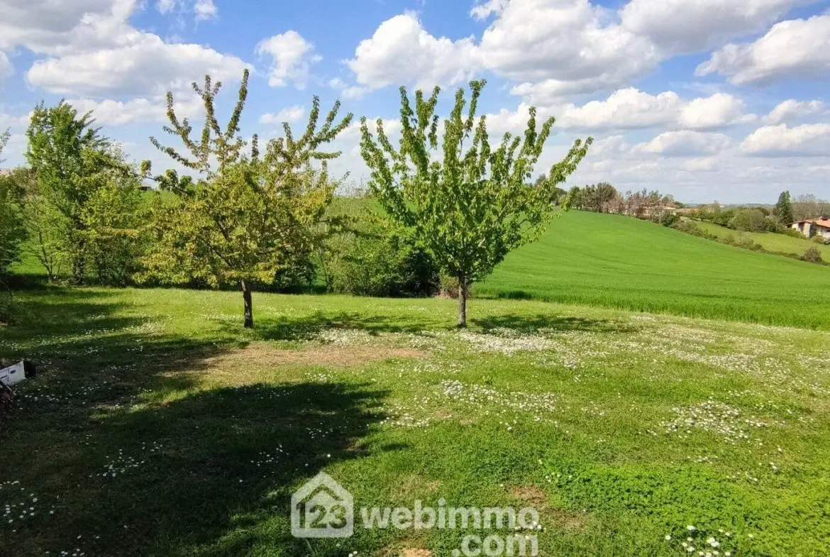 À vendre en viager occupé une maison de 155 m² à Auvillar (82) avec terrasse et garage 