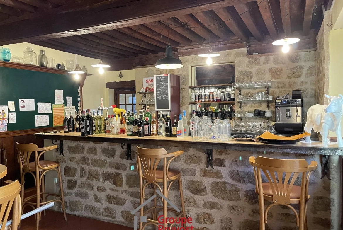 Fonds de commerce Café-Restaurant à vendre à Saint-Denis-Cabanne – Équipement complet et belle affaire 